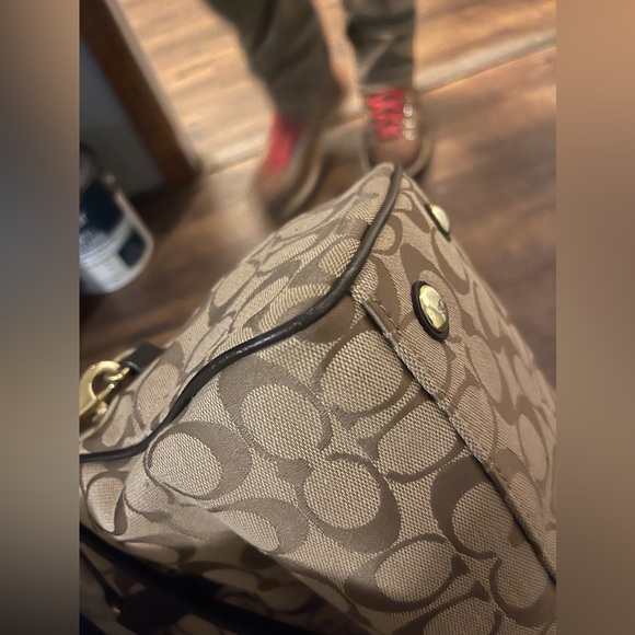 Coach Signature Stripe - Picture 2 of 7